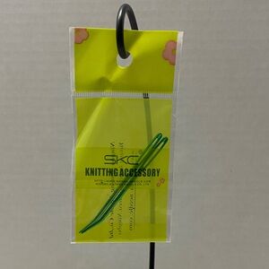 SKC Green Sewing, Tapestry and Yarn Bent Tip Needle. New Sealed Quantity of 2